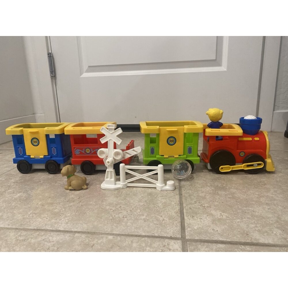 Fisher Price Little People Load & Go Train Engine 2012 - Picture 2 of 5